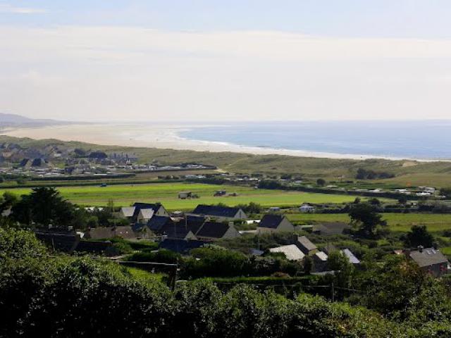 Le Poux - Vue sur la plage de Surtainville