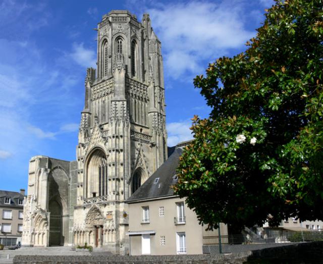 SAINT LÔ (Basse Normandie-Manche). France. 2008. 31. Iglesia Notre Dame. Estado actual.
