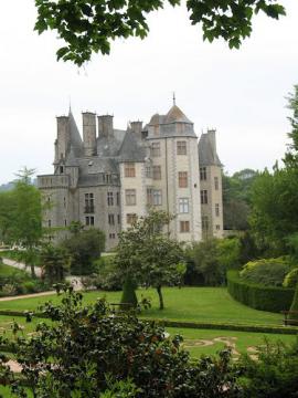 LE CHATEAU LES RAVALETS