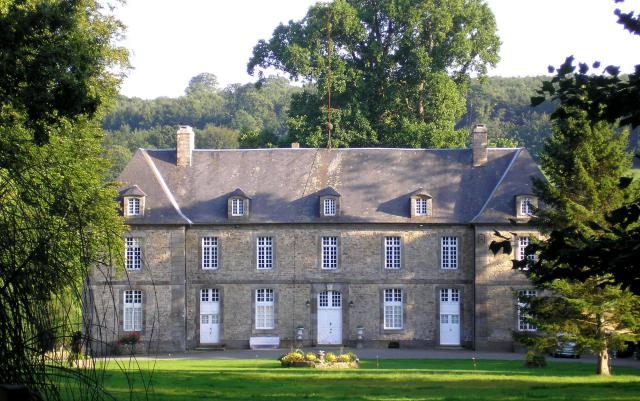 La Lande-d'Airou (Normandie, France). Le château.