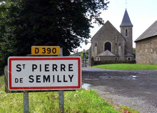 SAINT PIERRE DE SEMILLY (Basse Normandie-Manche). France. 2008. 01.