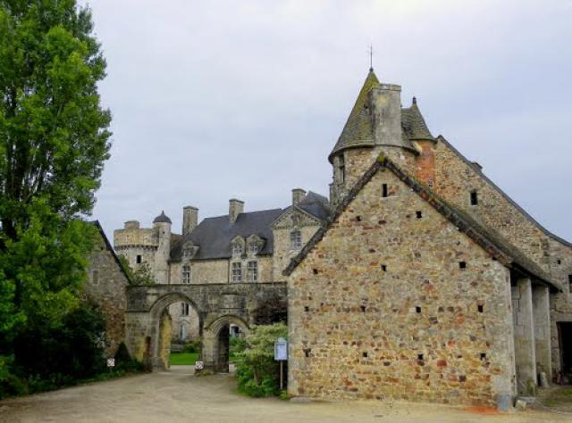 Château de Crosville sur Douve - Arcade d'entrée