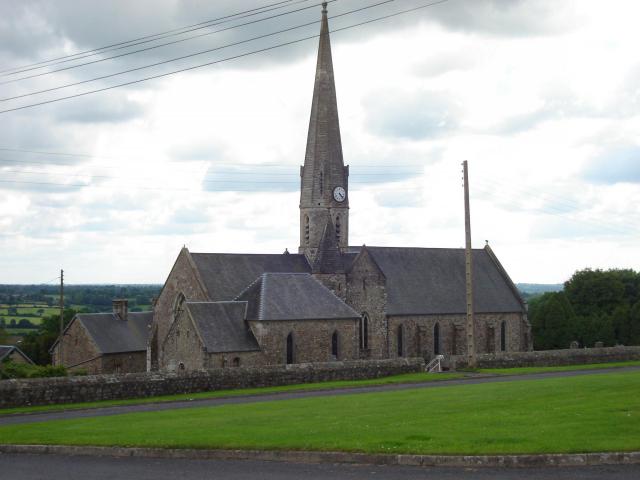 C'est une photographie de l'église du village de Montpinchon.