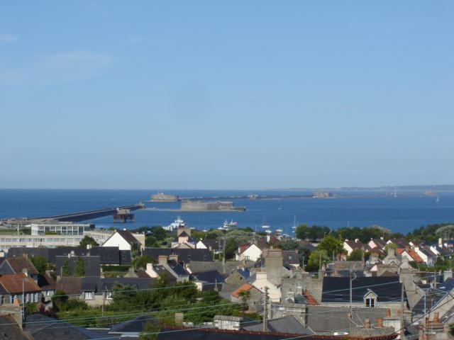Vue générale sur la rade de Cherbourg depuis les hauteurs de Querqueville.