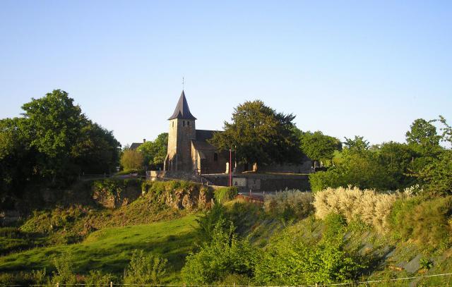 Brectouville (Normandie, France). Vue sur l'église Saint-Pierre.