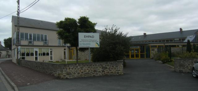 EHPAD de Saint-Vaast-la-Hougue (Manche, France). Maison de personnes âgées.