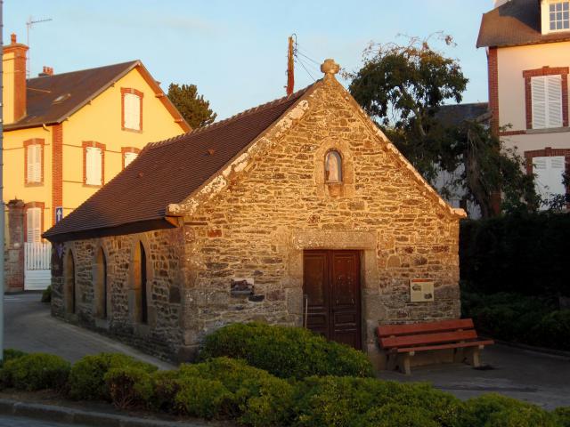 Saint-Pair-sur-Mer (Normandie, France). La chapelle Sainte-Anne.