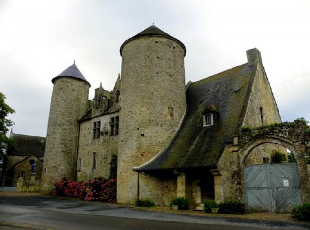 Etienville - Le presbytère fortifié