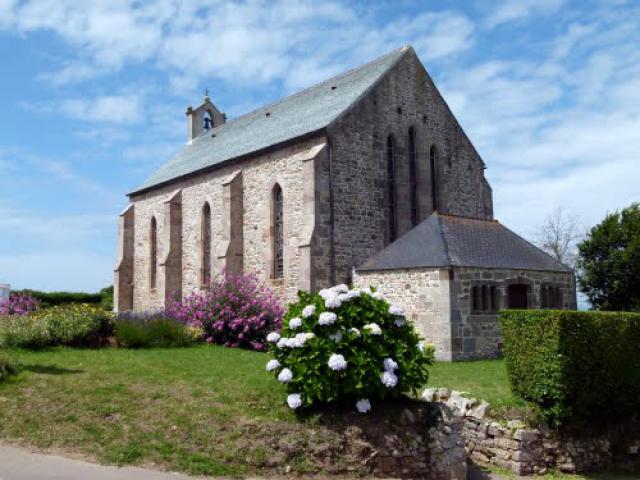 SAINT GERMAIN DES VAUX (Basse Normandie-Manche). Francia. 2011. 02. Vista oriental de la iglesia parroquial..
