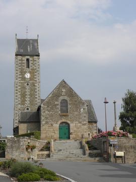 Façade occidentale de l'église Saint-Pierre à Argouges (50).