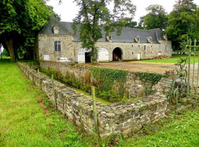 Saint-Jores - Château privé - Batiments sur l'aile gauche
