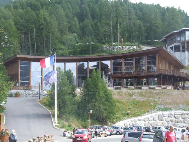 Patinoire panoramique aux Orres 1650 (Hautes-Alpes ; France).