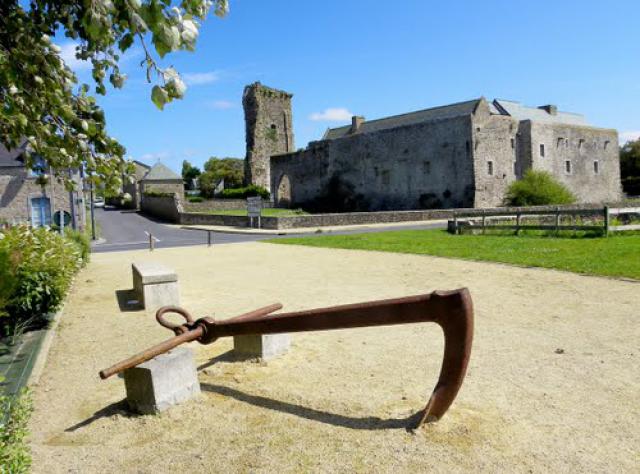 Regnéville sur Mer - Les vestiges du château médiéval