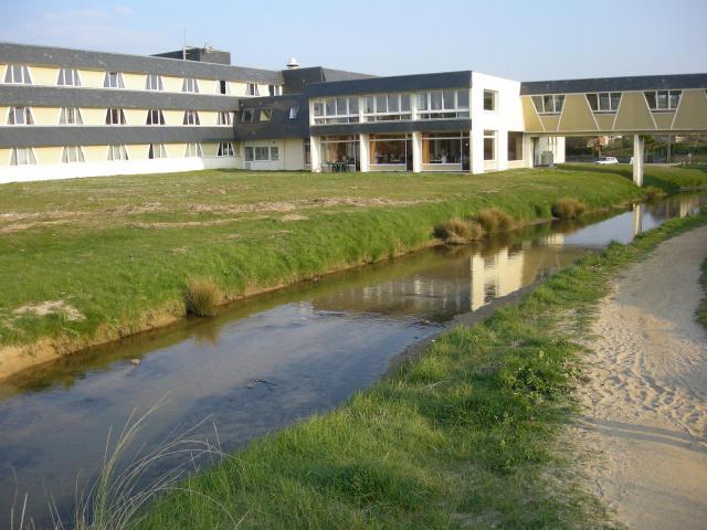 Le Petit Douet et le Centre de Rééducation fonctionnelle de Siouville-Hague (Manche, Normandie, France)