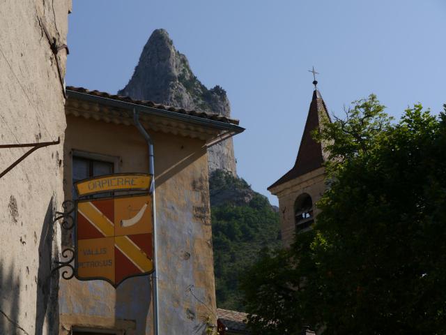 Vue d'Orpierre, village des Hautes-Alpes