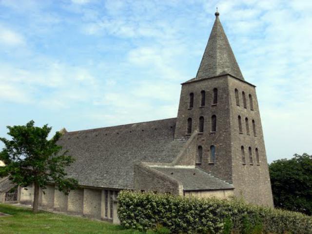 URVILLE-NACQUEVILLE (Basse Normandie). Francia. 2009. 04. Iglesia de Nacqueville (sXIX).