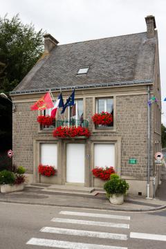 Français : Mairie de Réville (France).