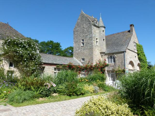 TOURLAVILLE (Basse Normandie). 2012. 113. Château des Ravalet. Edificios auxiliares.