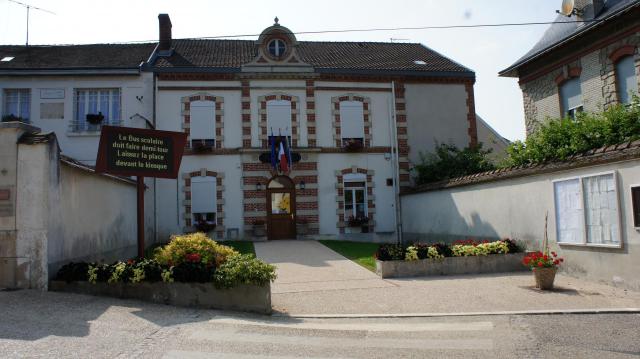 L'Hôtel de ville à Ludes .