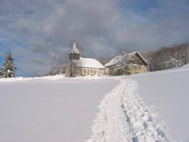 Le Plateau de Retord sous la neige, Ain, France La chapelle de Retord Photo prise le 7 février 2003 Aut : Jddmano