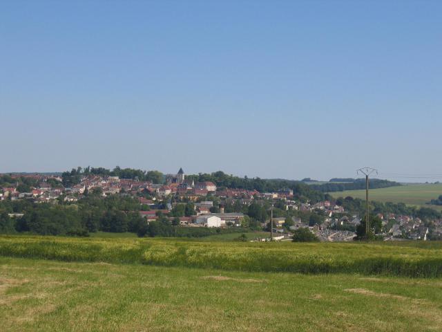 Vue sur la ville de Montmirail dans la Marne (France).