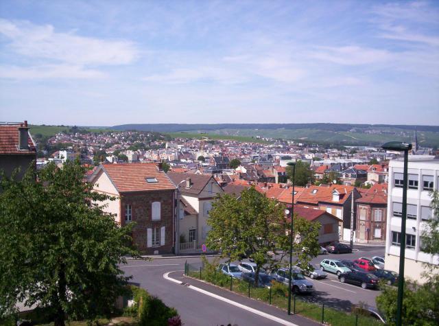 Vue générale depuis l'avenue de France-Comté - Épernay (Marne, Champagne-Ardenne, France).