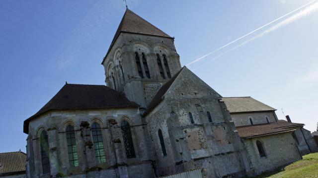 Vue de l'église de Thibie.