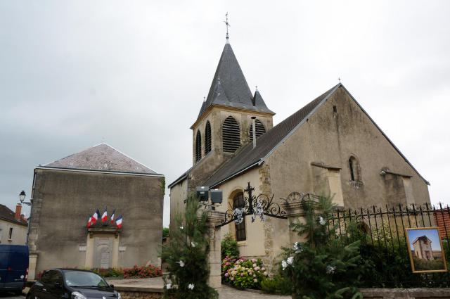 l'Église_l'église et le monument_aux_morts de Trépail.