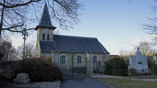 Croix, église, monument aux morts de la commune de Bligny.