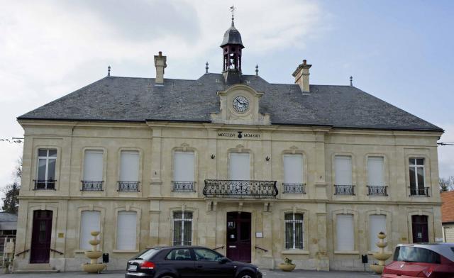 Vue de la Mairie de BOult sur Suippe.