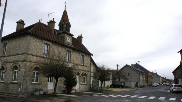 Mairie d'Auménancourt_le_Grand .