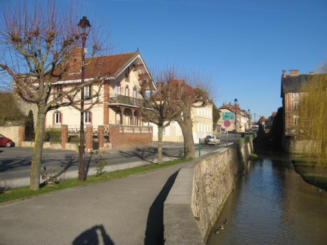 Rue principale du village d'Anglure 51460