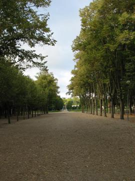 Châlons-en-Champagne - Allée du jard et passerelle .