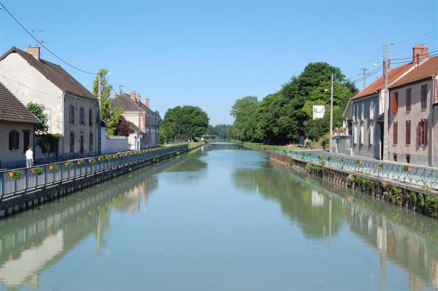 Het Canal-lateraal-a-la-Marne ter hoogte van Bisseuil.
