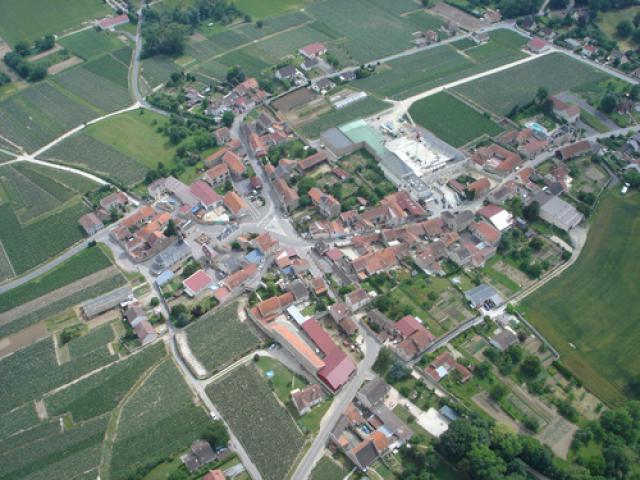 Pouillon, vue du ciel : le village