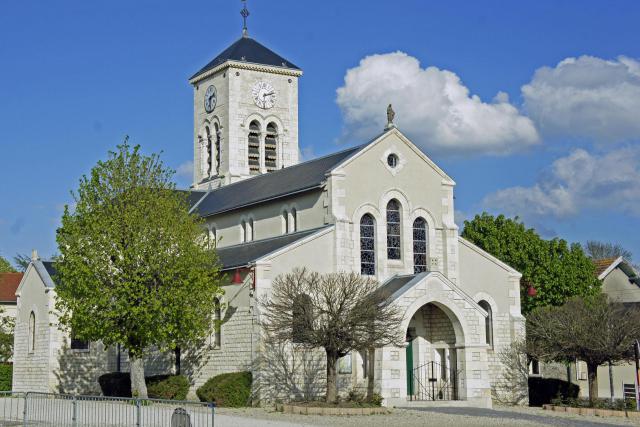 Vue de l'Église de Courcy.