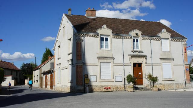 Vue de la Maison commune d'Aigny.
