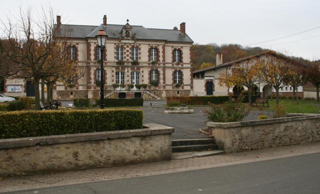 Mairie de Boursault (Marne), les écoles primaires et la salle des fêtes