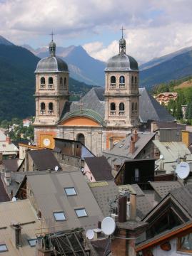 Vue de l'église Notre-Dame-et-Saint-Nicolas ancienne collégiale de Briançon