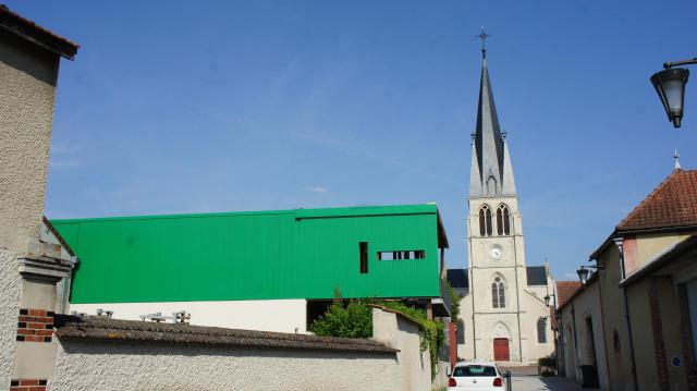 Vue de l'église et de l'école.