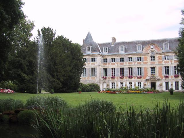 Château de Dormans (XIVe et XVII siècles). 2002 Jérôme SAUTRET