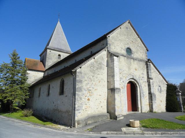 Façade de l'église Saint-Louvent de Pocancy (France).