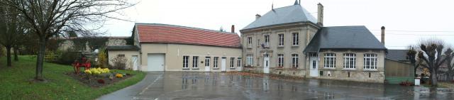 ancienne école de Crugny au verso de la mairie, un nouveau pôle scolaire a depuis été construit un peu plus loin.