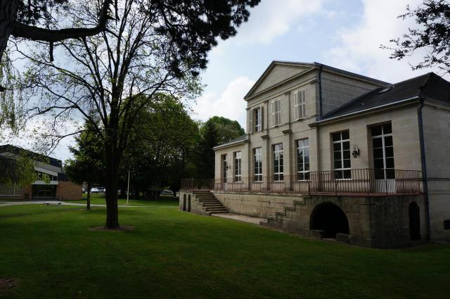 Mairie à Couvrot.