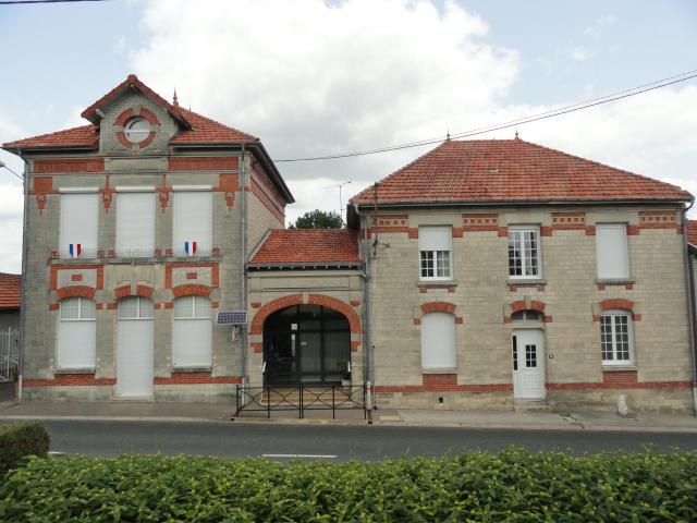 La mairie de Huiron (51).
