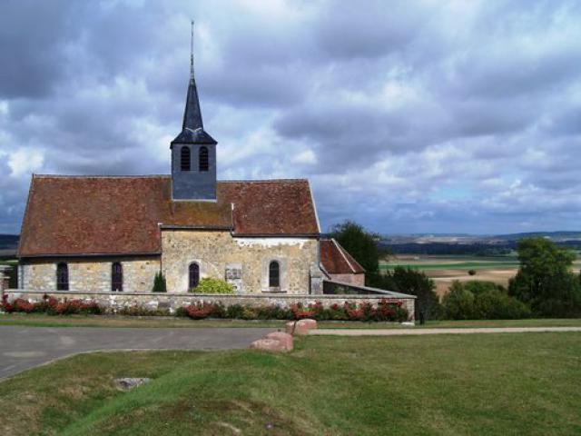 L'église de Mondement et la plaine des marais de St-Gond