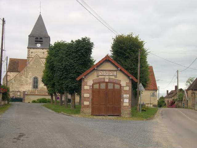 Eglise et local des pompiers à Baudement, Marne, France le 23 juin 2013