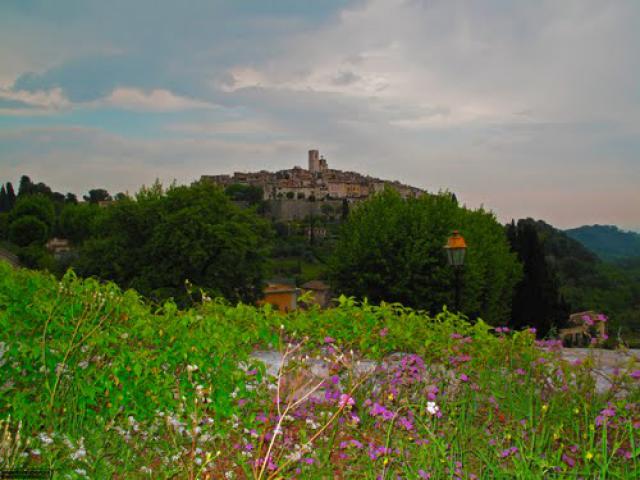 FRA St.Paul-de-Vence from Montee des Trious {in the rain} by KWOT {Subtitle: Nido del águila "Αετοφωλιά" by pepe oliva}
