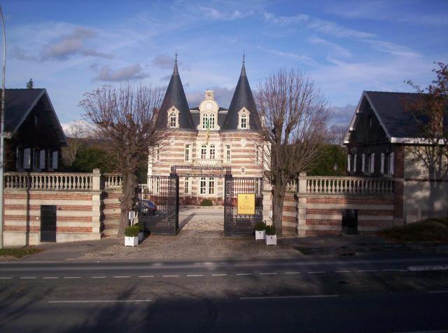 Épernay - Bâtiment du Champagne Lafond sur l'avenue de champagne (sortie vers Châlons-en-champagne), château de Pékin.