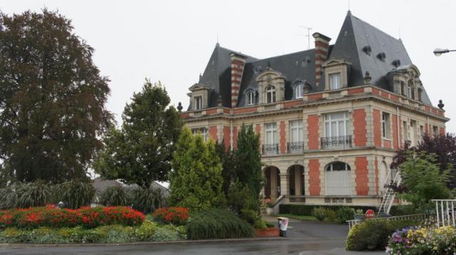 Vue du Château d'Avize, propriété de la municipalité et accueillant des associations.